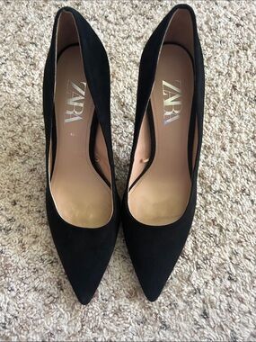 Zara Black Suede Pointed-Toe Pumps